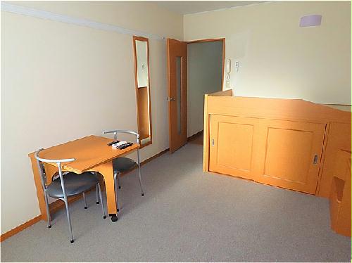 居室・リビング　ハイベッドタイプのお部屋です