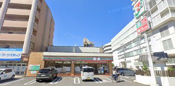 コンビニ　セブンイレブン知多半田駅前店（コンビニ）まで573m