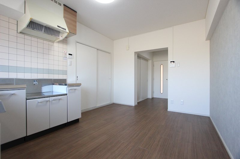 その他　ダイニングキッチンもオシャレクロスのあるお部屋になります★