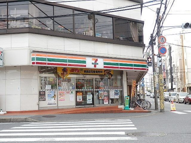 コンビニ　セブンイレブン（コンビニ）まで520m