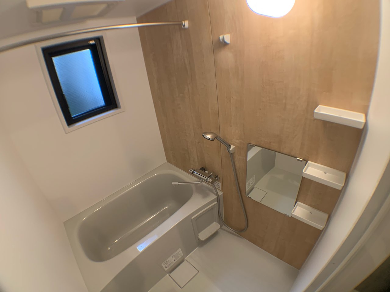 バス・シャワールーム　浴室乾燥機付きで便利です！