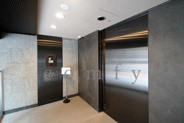 エントランス　オートロック付きエントランス