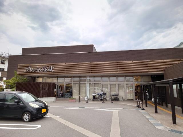 スーパー　（株）フレッシュ佐武（スーパー）まで696m