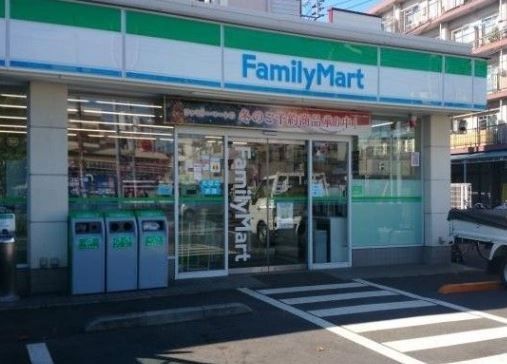 コンビニ　ファミリーマート鶴見潮田四丁目店（コンビニ）まで120m