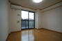 居室・リビング　同じ建物の別なお部屋