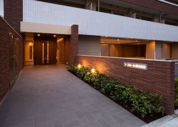 エントランス　ラ・フルール博多駅南