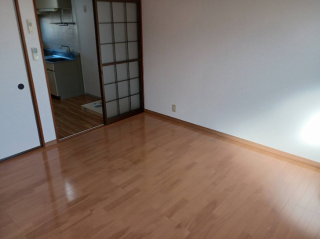 ルグラン小田前 Cの居間写真