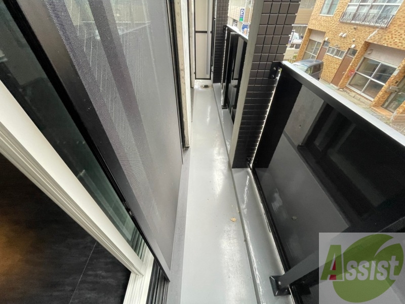 バルコニー　こちらはバルコニー。洗濯物が干せるようになっています。