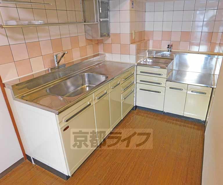 キッチン　Ｌ字型で広いキッチンです