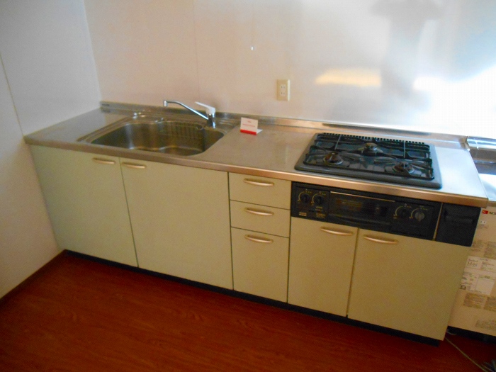 キッチン　同物件別部屋参考写真です