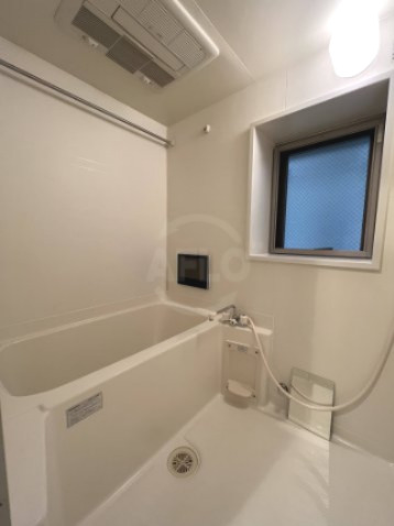 バス・シャワールーム　アリス・マナーガーデン新町　窓付きバスルーム