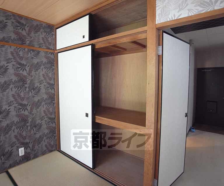 収納　大きな荷物も入ります・