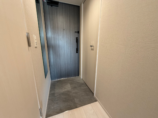 玄関　１３０４号室の写真です。