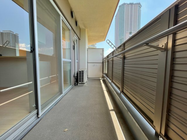 バルコニー　陽当たり良好なバルコニーです