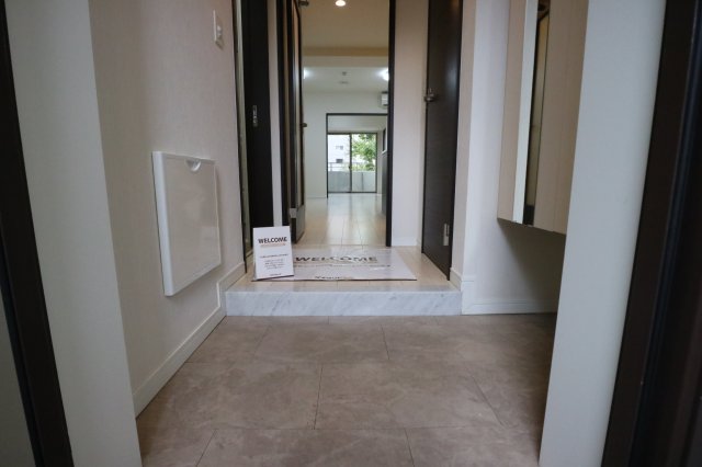 玄関　同一タイプです。