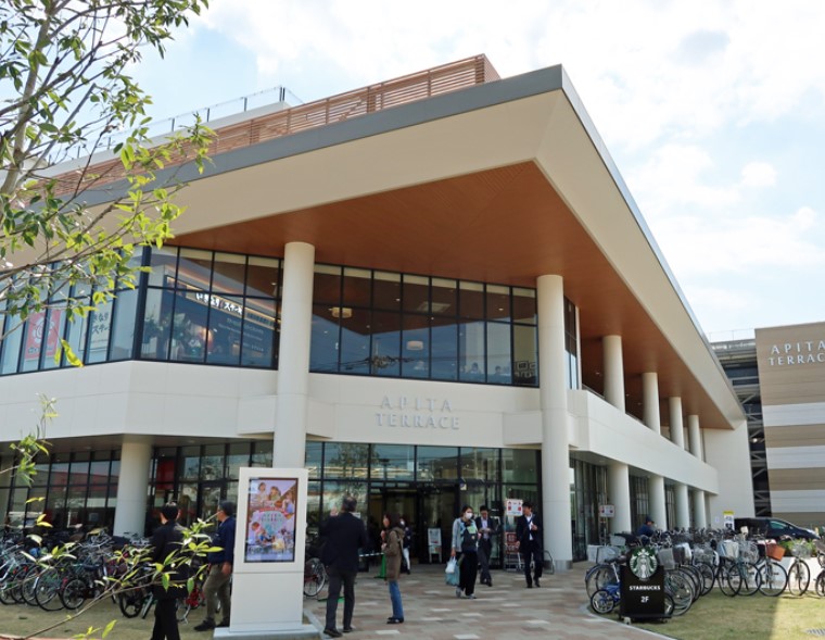 ショッピングセンター　APITA TERRACE(アピタ テラス)横浜綱島（ショッピングセンター）まで641m