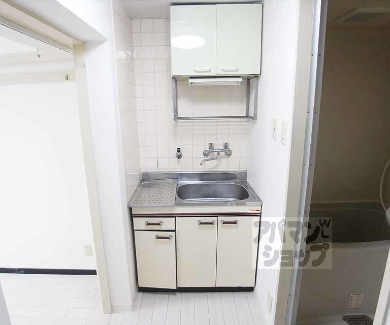 キッチン　１口ガスコンロ置けます。