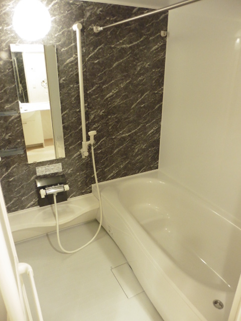 バス・シャワールーム　※写真は他号室です