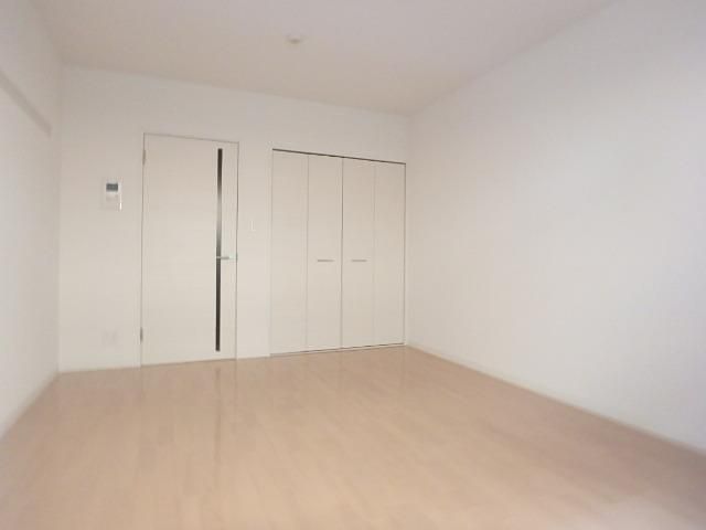 居室・リビング　★７．７帖の明るい洋室です★