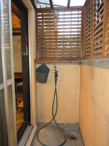 バルコニー　ラティス・水栓