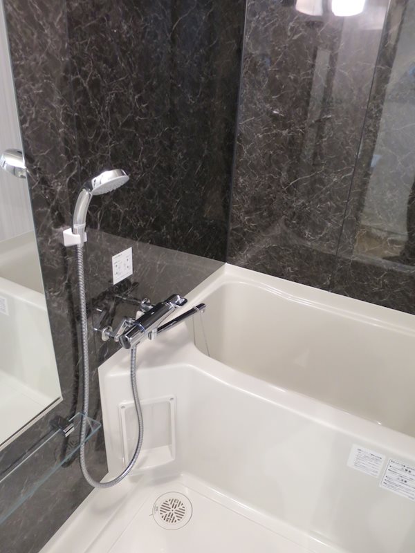 バス・シャワールーム　お風呂で日々の疲れを落としましょう