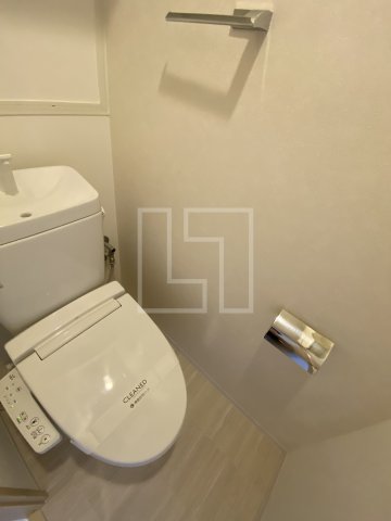 トイレ　コンフォリア心斎橋EAST　温水洗浄便座