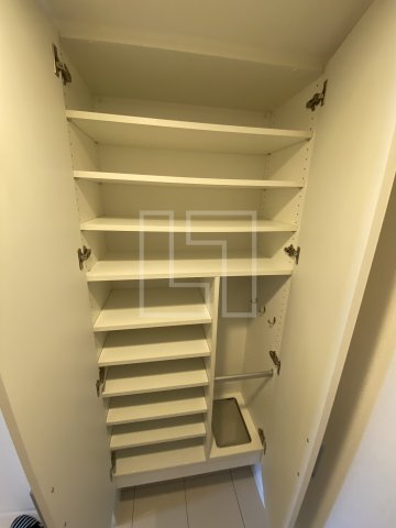 収納　コンフォリア心斎橋EAST　シューズボックス