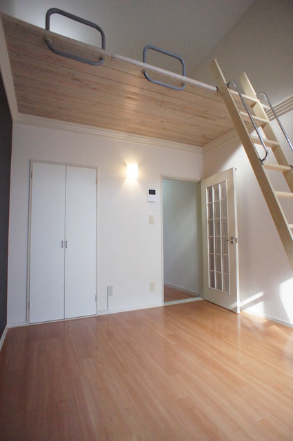 その他部屋・スペース　ロフトがあるので天井が高く、解放感があるお部屋です♪