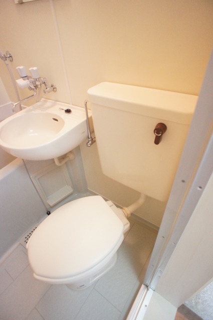 トイレ　清潔感ある洋式トイレです☆丸洗い可能でお掃除も楽々！！