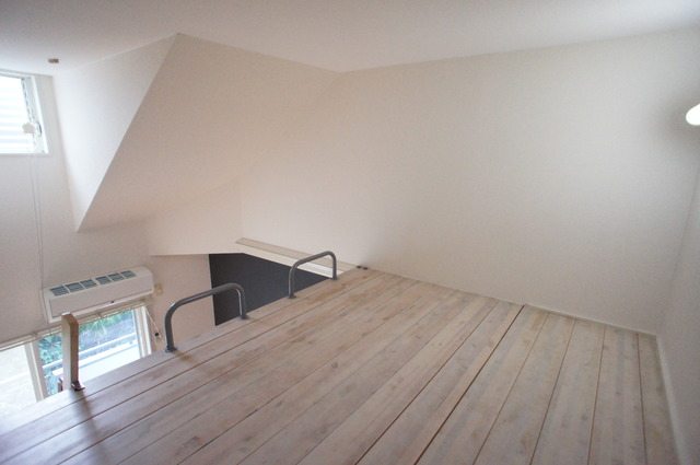 その他　広々ロフト収納付で室内を広くご活用いただけます！