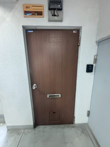 玄関　収納もある玄関です