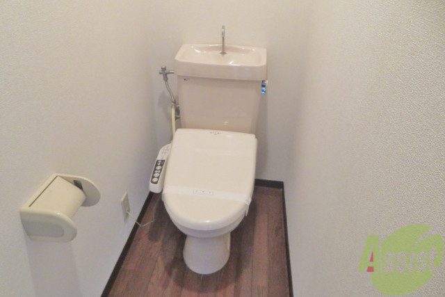 トイレ　嬉しいウォシュレット機能付きです。シャワートイレは便利ですね