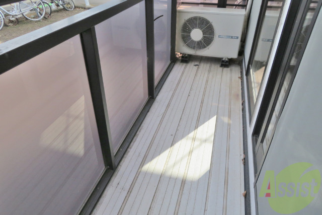 バルコニー　バルコニーは幅もしっかりあって洗濯物がはかどりそうですね。