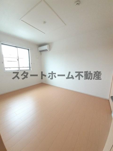 居室・リビング　こちらのリビングで趣味の時間をお楽しみください