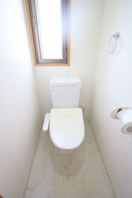 トイレ　※別室の参考写真の為、現況優先です。