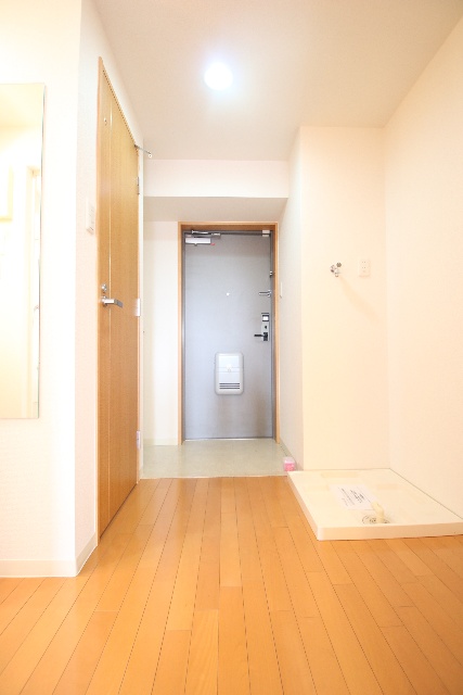 玄関　※別室の参考写真の為、現況優先です。