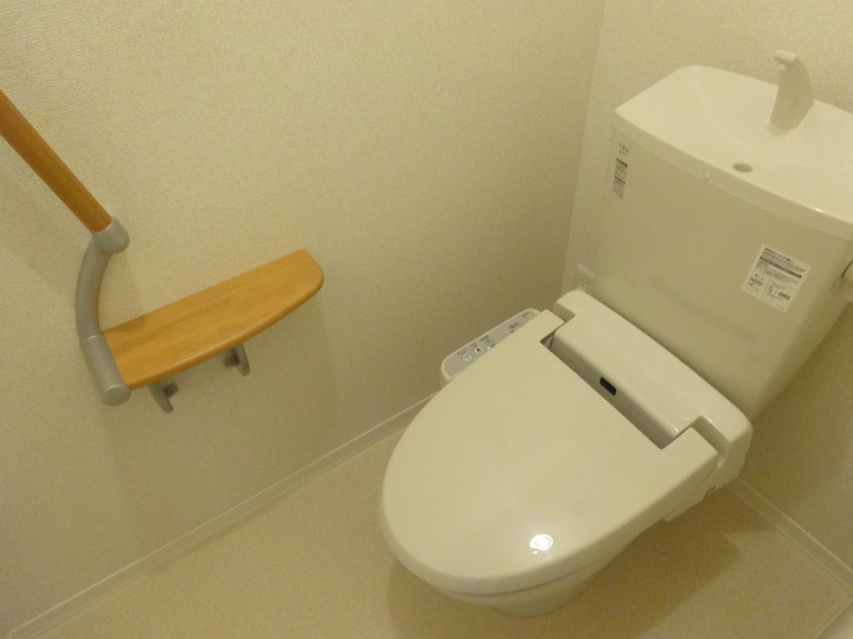 トイレ　温水洗浄付暖房便座トイレ