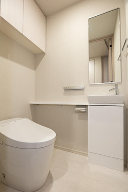 トイレ　※写真は同タイプ住戸です。