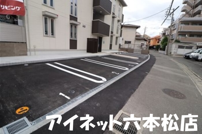 駐車場　敷地内駐車場完備。