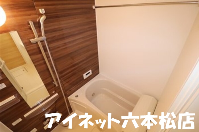 バス・シャワールーム　一日の疲れを癒してください。