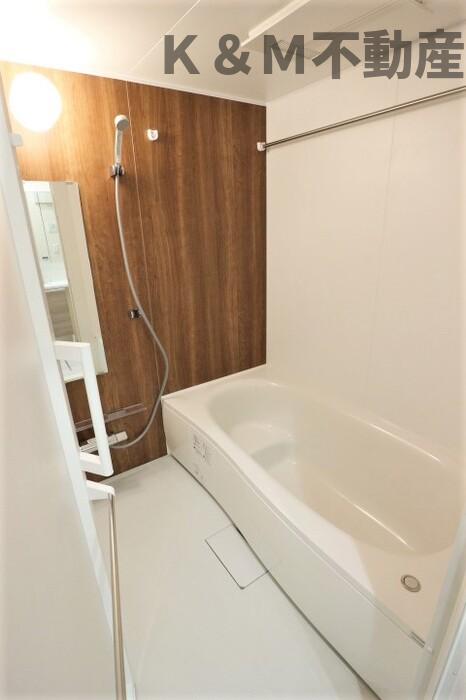 バス・シャワールーム　コンパクトで使いやすいお風呂です