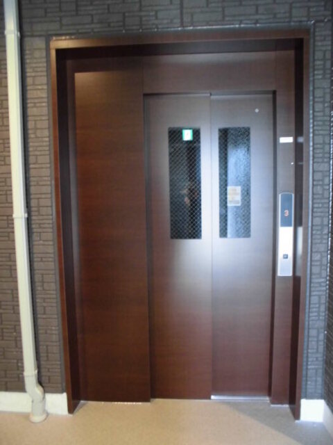 ロビー　エレベーター