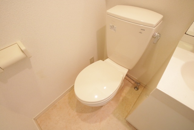 トイレ　※別室の参考写真の為、現況優先です。