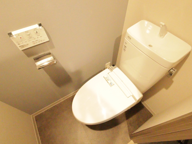 トイレ　※別室の参考写真の為、現況優先です。