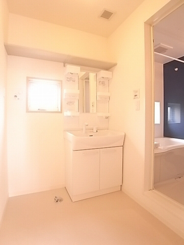 洗面設備　使いやすい洗面所です