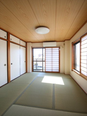 居室・リビング　6帖和室　2面採光で明るいお部屋