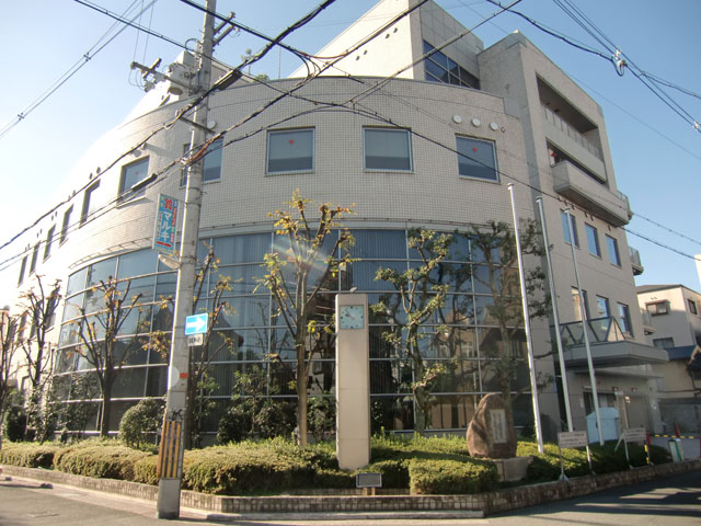 図書館　八尾市立山本図書館（図書館）まで500m
