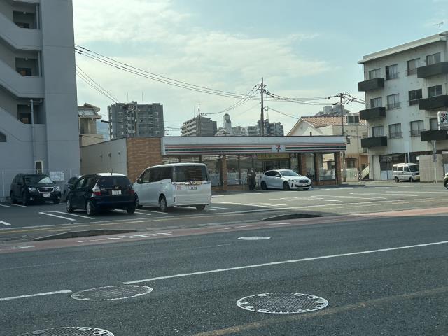 コンビニ　セブンイレブン（コンビニ）まで966m