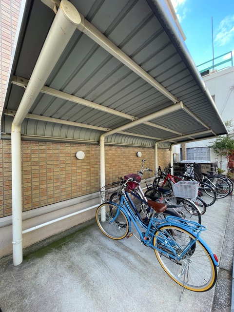 その他共有部分　屋根付き駐輪場が嬉しいです♪♪