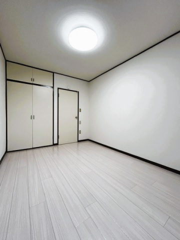 居室・リビング　※他号室の写真です。